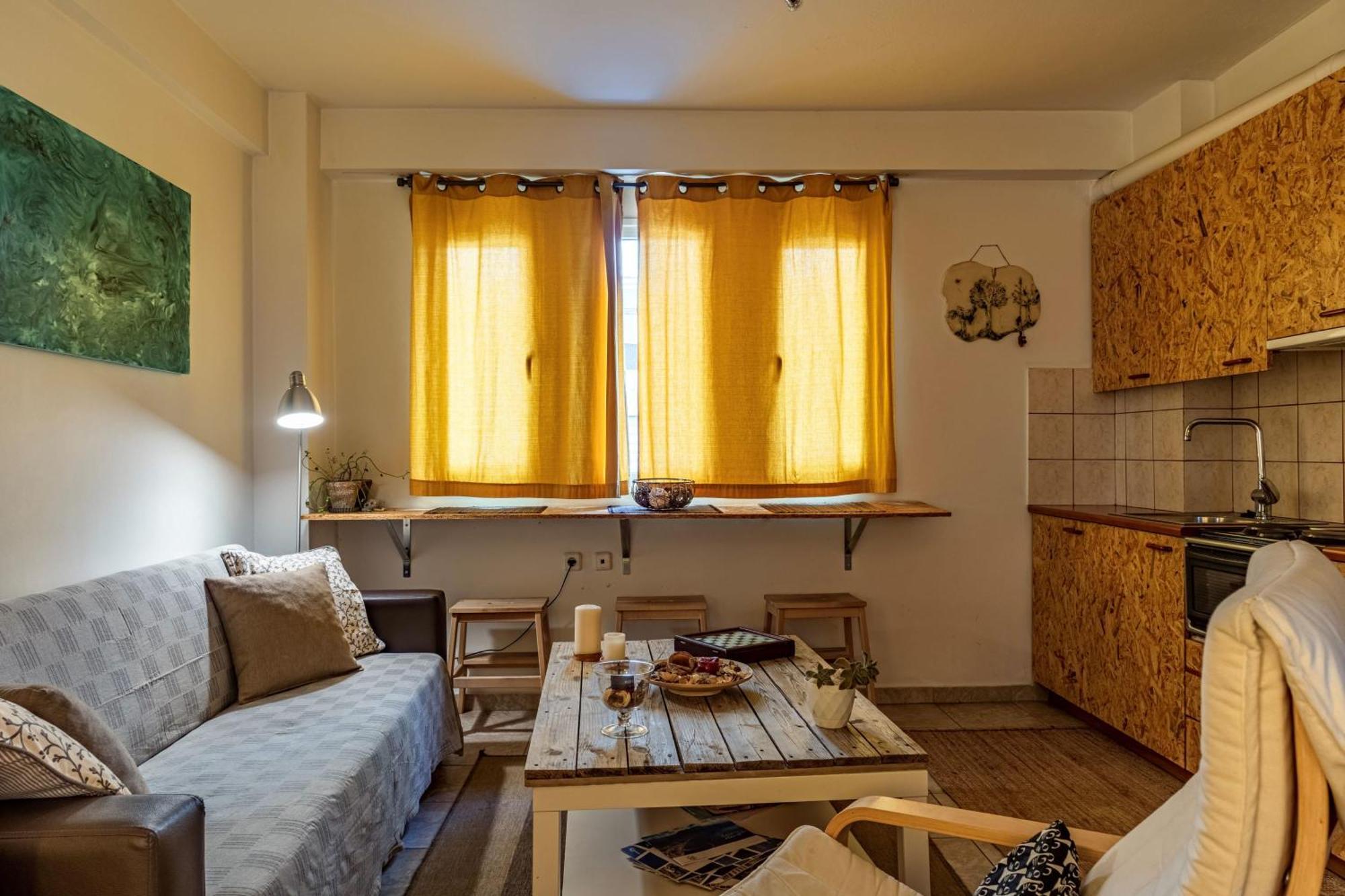 Downtown Central Suite With Private Parking Kalamata Esterno foto