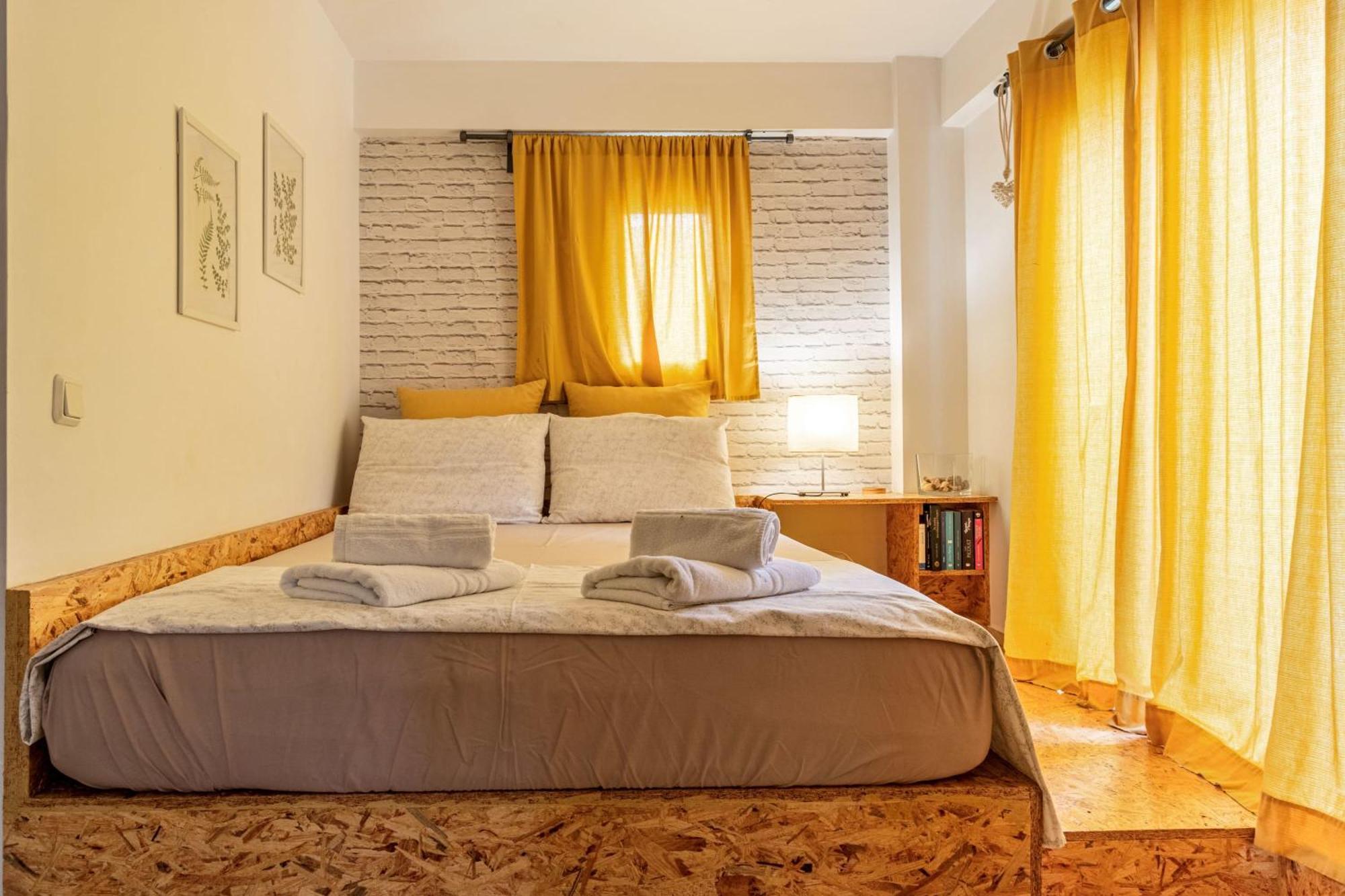 Downtown Central Suite With Private Parking Kalamata Esterno foto