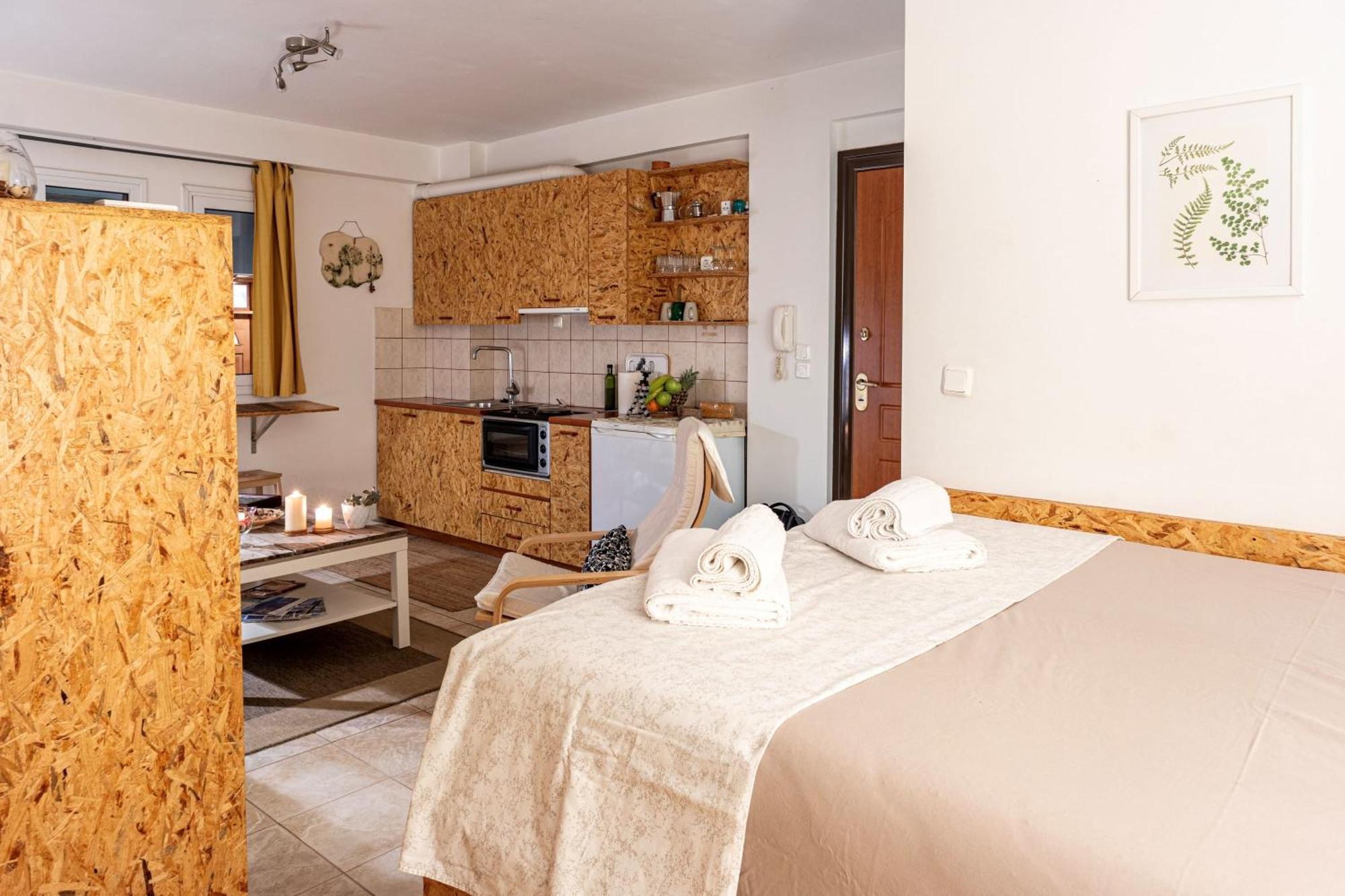 Downtown Central Suite With Private Parking Kalamata Esterno foto