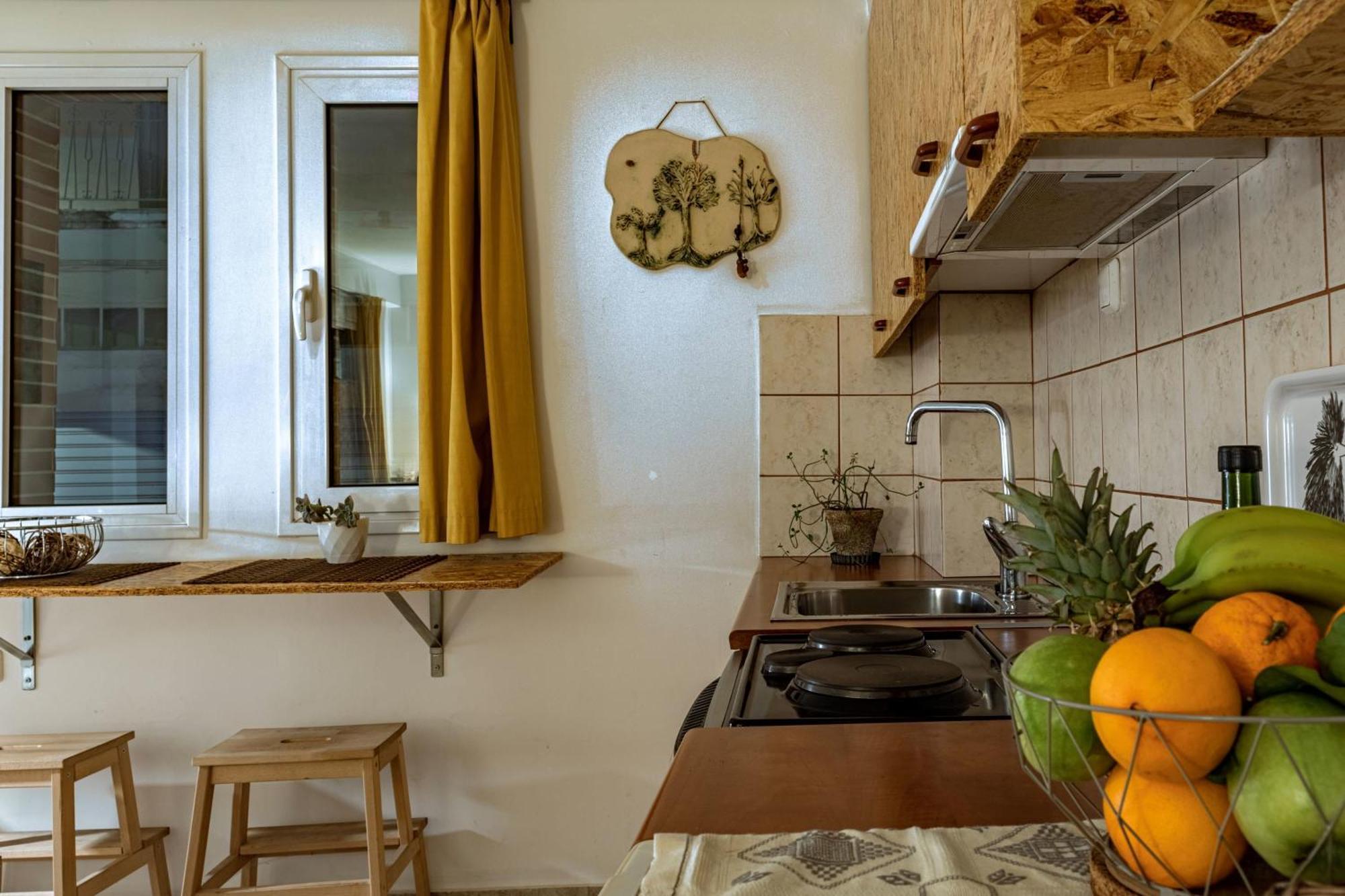 Downtown Central Suite With Private Parking Kalamata Esterno foto